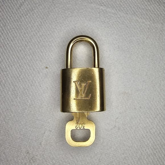 Louis Vuitton Lock & Key #302 AND Dustbag (3pcs) - Picture 3 of 5